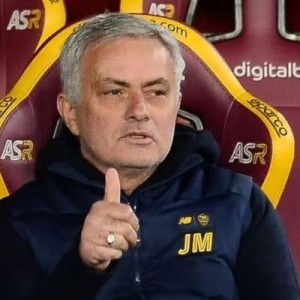 开云入口-穆里尼奥：欧洲最差劲杯赛 可惜我只有1个迪巴拉